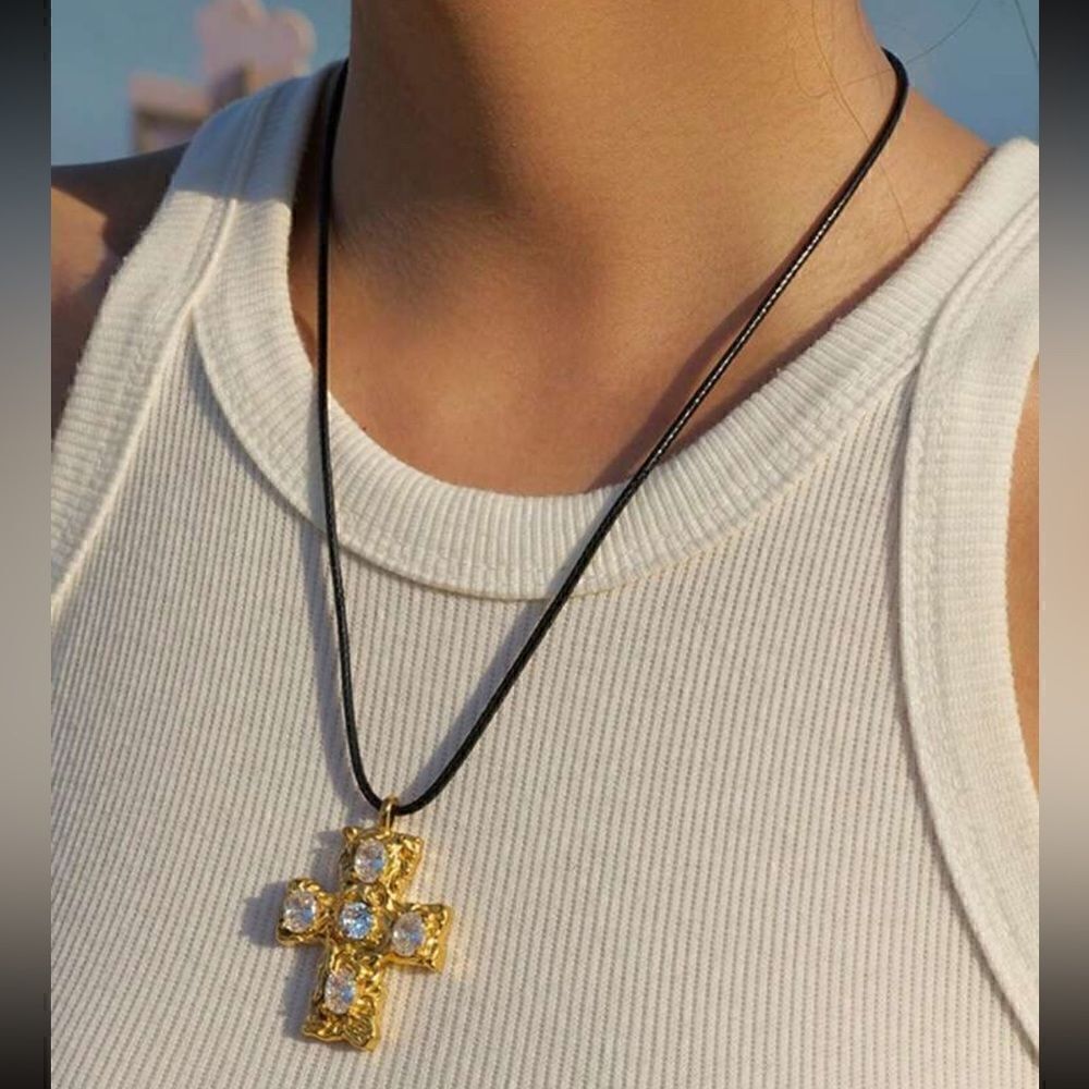 Diamond cross necklace N469